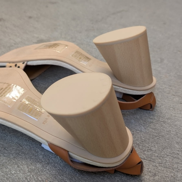 Dolce Vita Hazel Leopard-Print Calf Hair Sandals - Picture 7 of 8